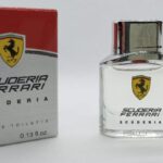 Ferrari Scuderia miniatura 4 ml